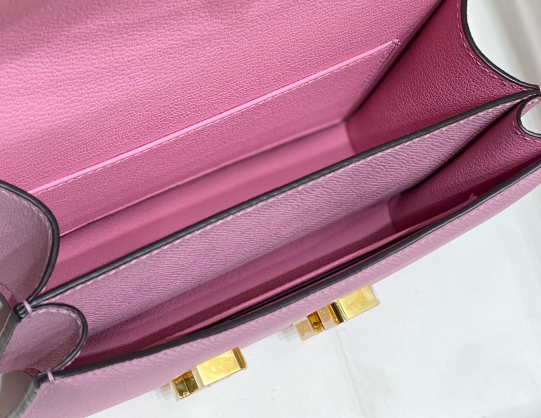 Constance 24, piel Epsom rosa, herrajes dorados
