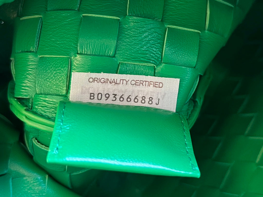 SARDINA 33 CON CADENA EN PIEL DE CORDERO VERDE TRÉBOL