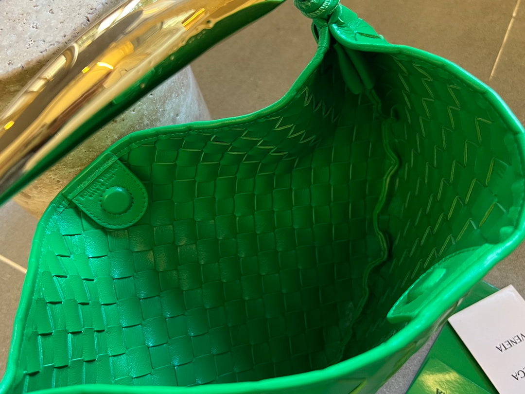SARDINA 33 CON CADENA EN PIEL DE CORDERO VERDE TRÉBOL