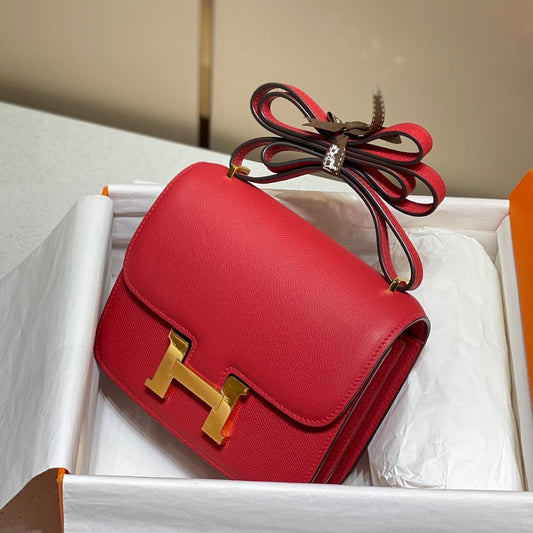 Constance 24, cuero Epsom rojo, herrajes dorados