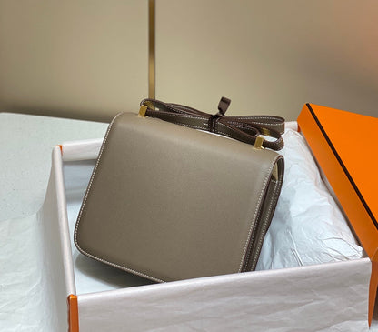 Constance 24 Etoupe Epsom Cuero Herrajes Dorados