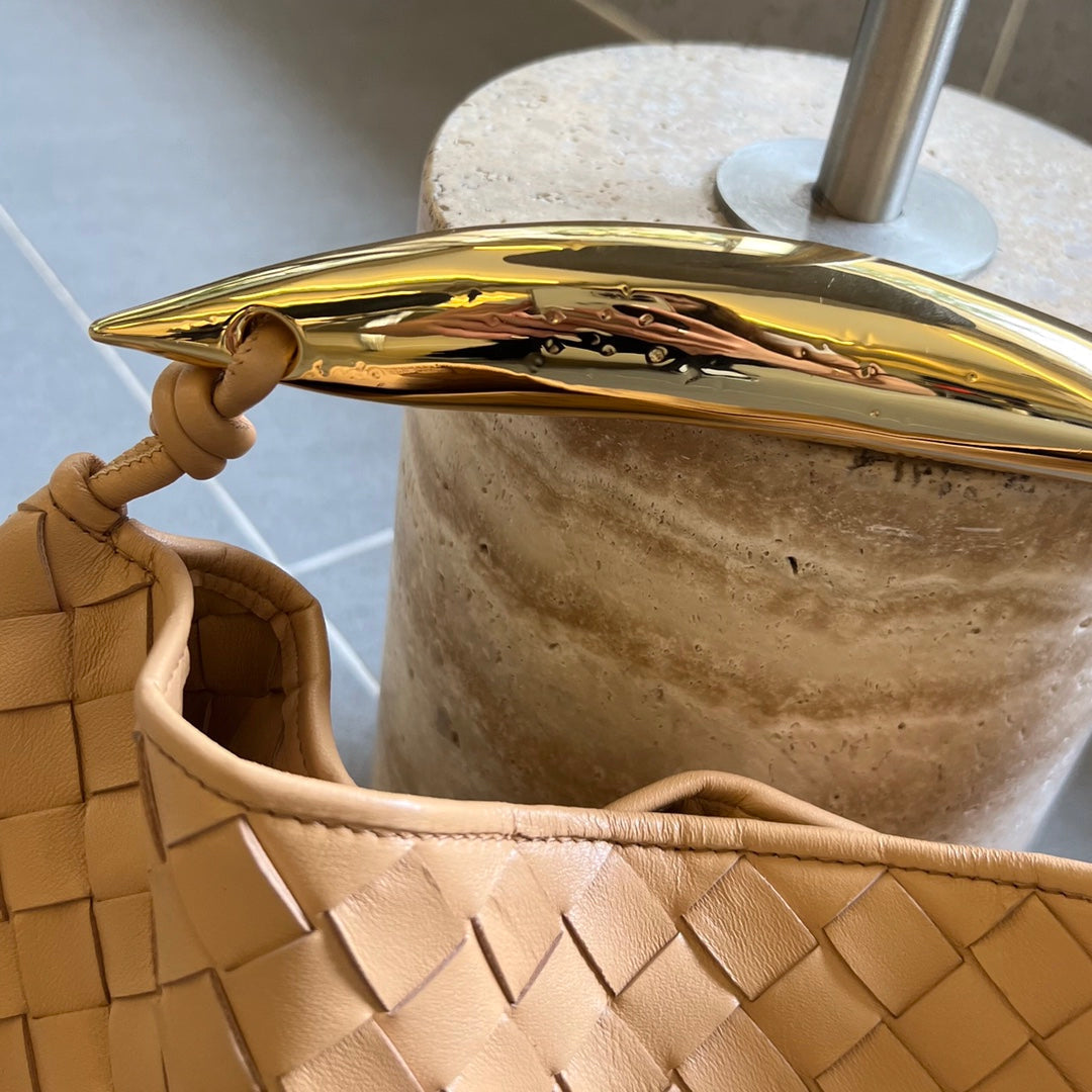 SARDINE 33 AVEC CHAÎNE EN CUIR D'AGNEAU CRÈME FONCÉE
