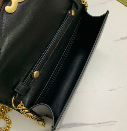 CARTERA CON CADENA MARGO 19 EN PIEL DE BECERRO LISA NEGRA CON HERRAJES DORADOS