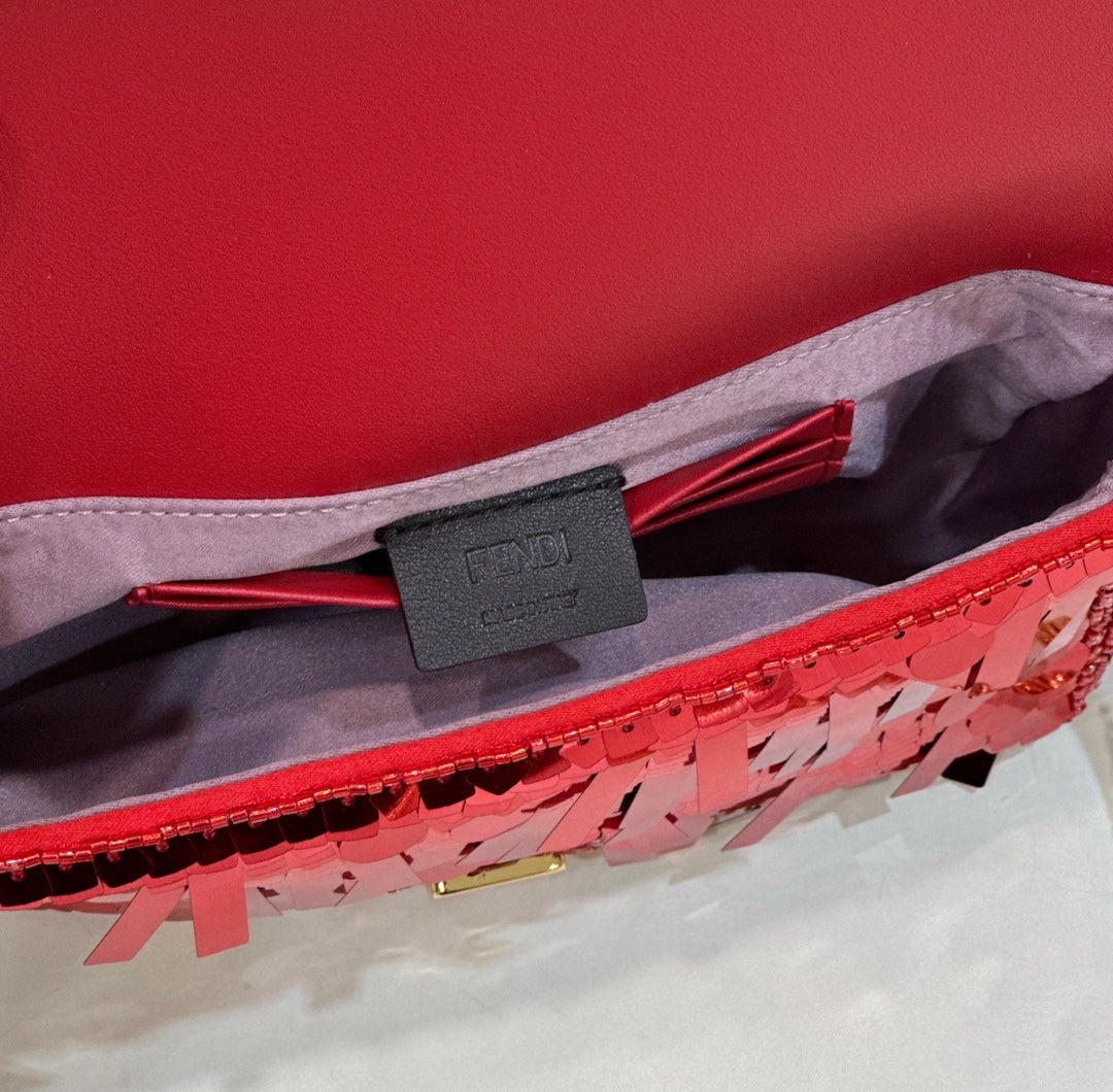 BAGUETTE MINI 19 EN PAILLETTES ROUGES QUINCAILLERIE DOREE