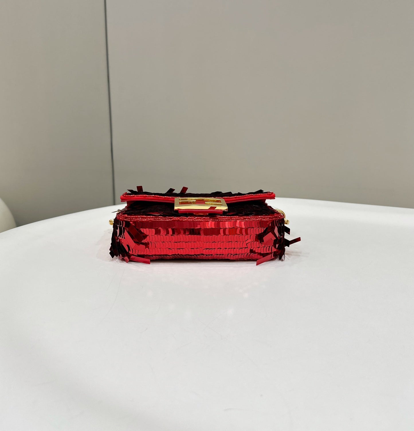 BAGUETTE MINI 19 EN PAILLETTES ROUGES QUINCAILLERIE DOREE