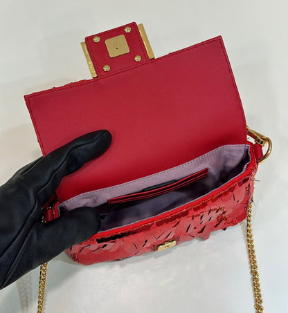 BAGUETTE MINI 19 EN PAILLETTES ROUGES QUINCAILLERIE DOREE