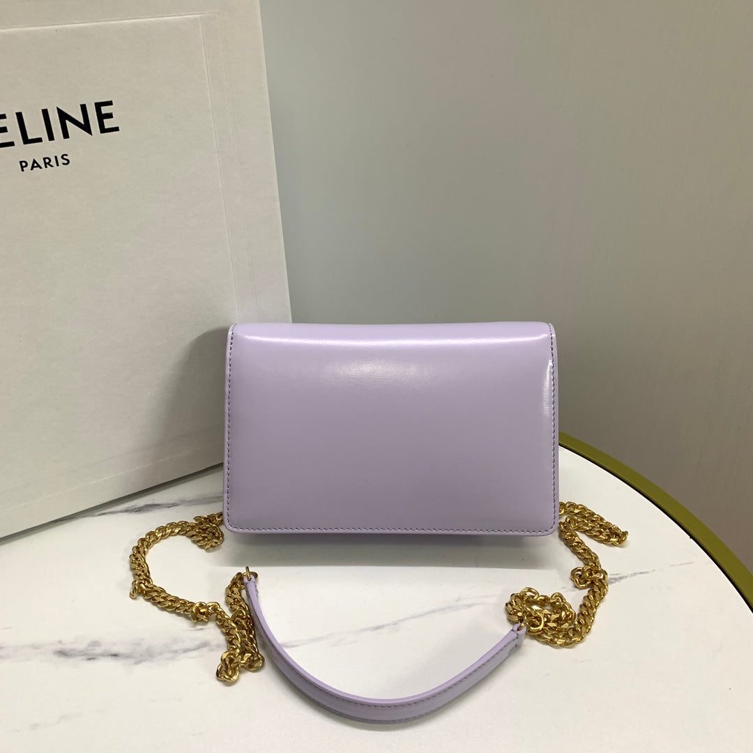 CARTERA CON CADENA MARGO 19 EN PIEL DE BECERRO LISA COLOR LILA CLARO CON HERRAJES DORADOS