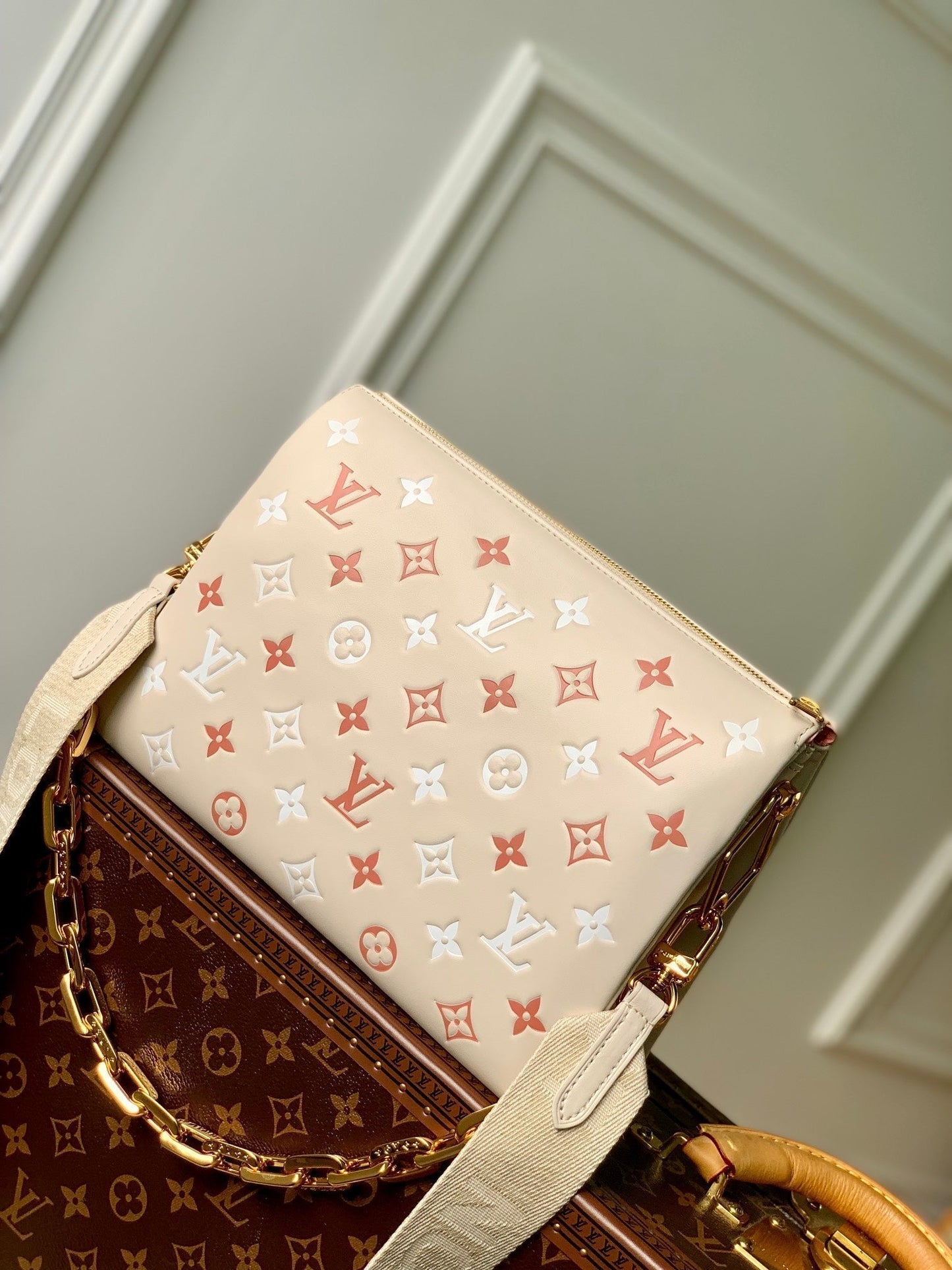 Coussin PM 26cm crema rojo blanco monograma estampado piel de becerro 