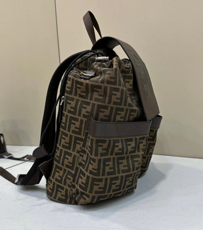 MOCHILA FENDI STRIKE 41 MEDIUM FF DE TELA JACQUARD MARRÓN MOCA