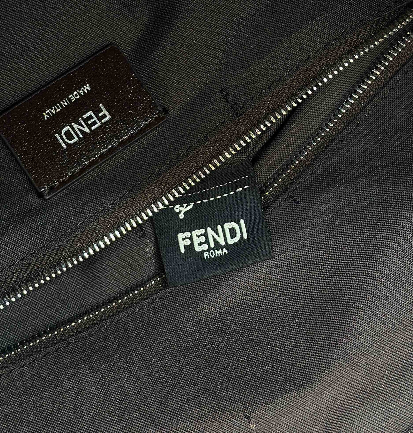 MOCHILA FENDI STRIKE 41 MEDIUM FF DE TELA JACQUARD MARRÓN MOCA