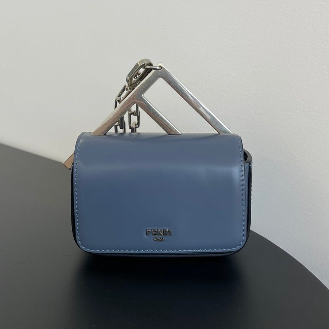 BOLSO FENDI MINI FIRST SIGHT 13 DE PIEL DE BECERRO AZUL PALOMO CON HERRAJES PLATEADOS