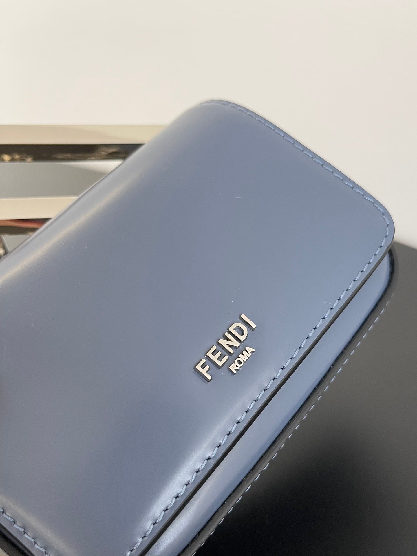 BOLSO FENDI MINI FIRST SIGHT 13 DE PIEL DE BECERRO AZUL PALOMO CON HERRAJES PLATEADOS