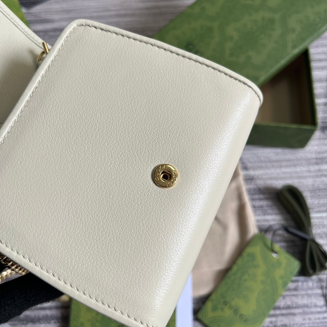 BOLSO DE HOMBRO MINI BLONDIE INTERLOCK DE 12" EN PIEL DE BECERRO BLANCA Y CADENA DORADA