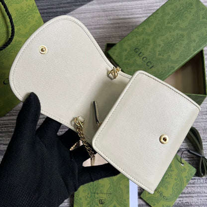 BOLSO DE HOMBRO MINI BLONDIE INTERLOCK DE 12" EN PIEL DE BECERRO BLANCA Y CADENA DORADA