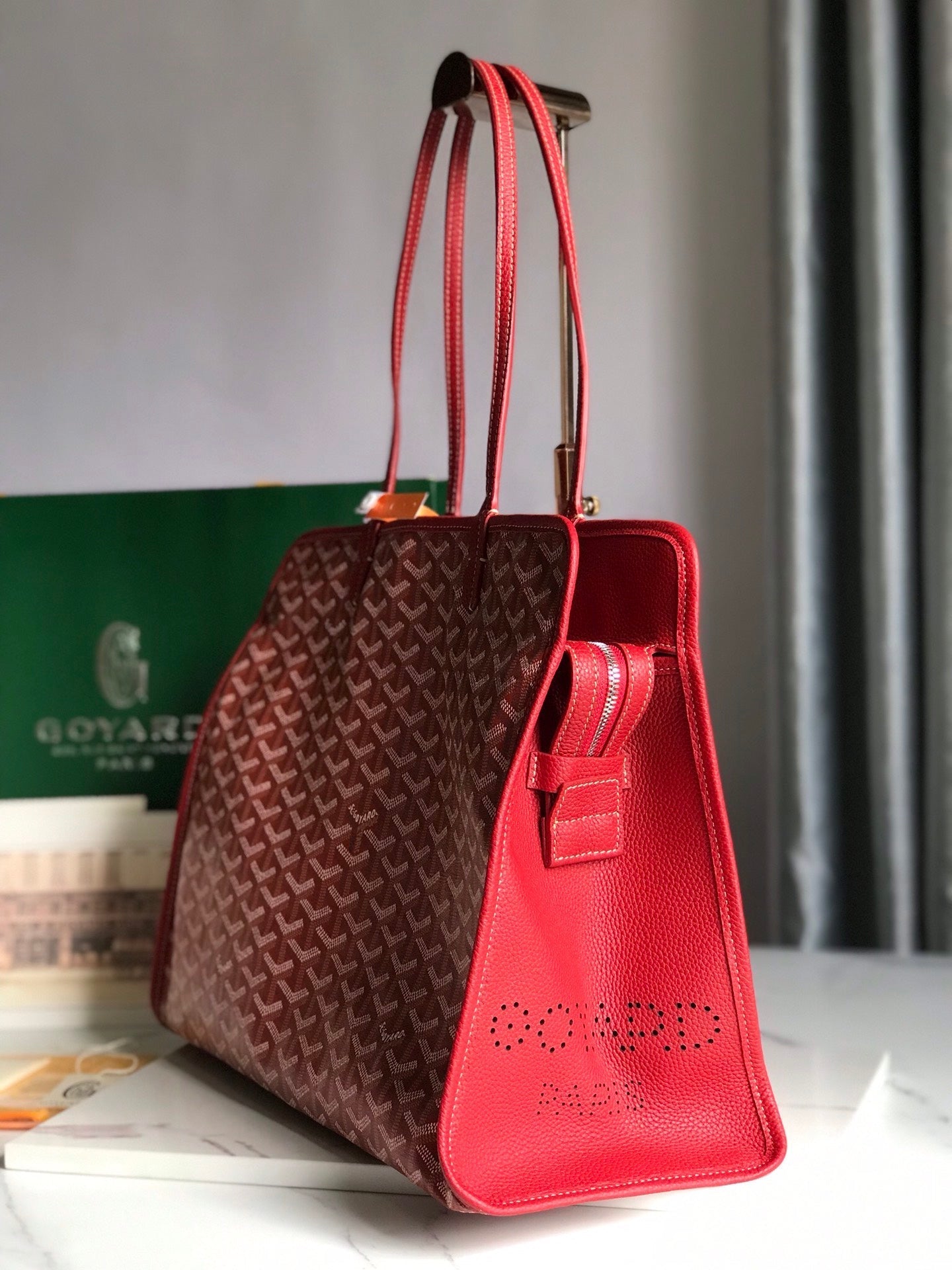 BOLSO HARDY PM 40 EN LONA GOYARDINE ROJA Y ADORNO DE CUERO TAURILLON