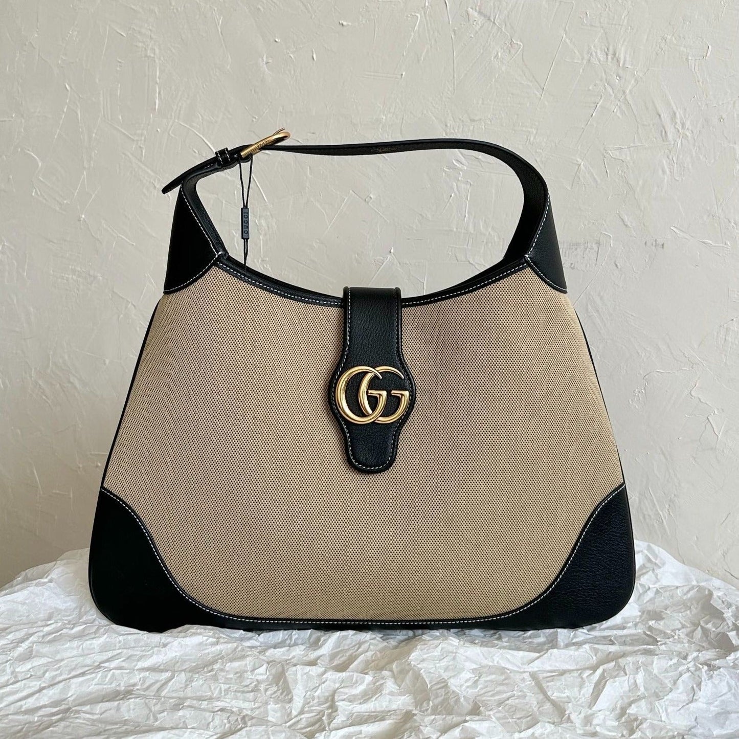 BOLSO GRANDE AFRODITA 47 DE LONA BEIGE Y PIEL DE BECERRO NEGRA