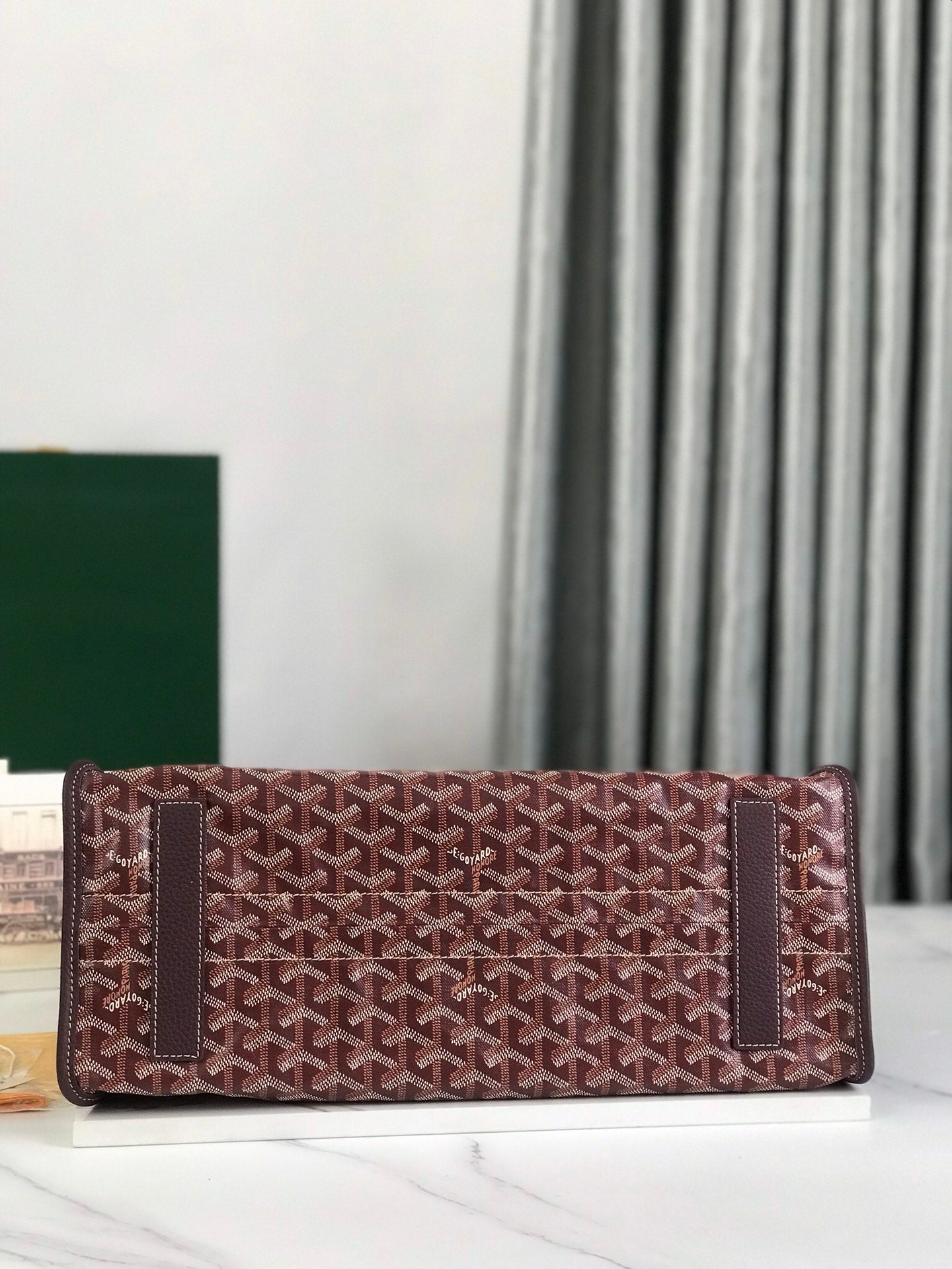 BOLSO HARDY PM 40 EN LONA GOYARDINE MARRÓN Y ADORNO DE CUERO TAURILLON
