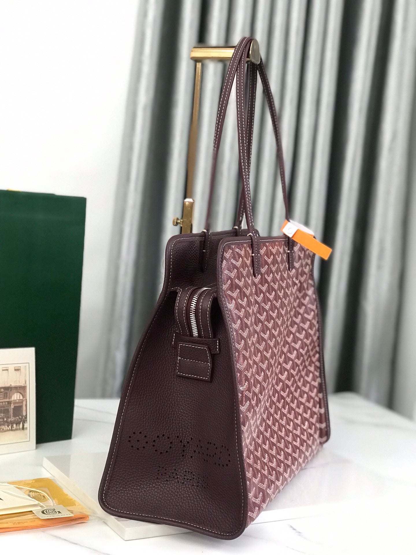 BOLSO HARDY PM 40 EN LONA GOYARDINE MARRÓN Y ADORNO DE CUERO TAURILLON