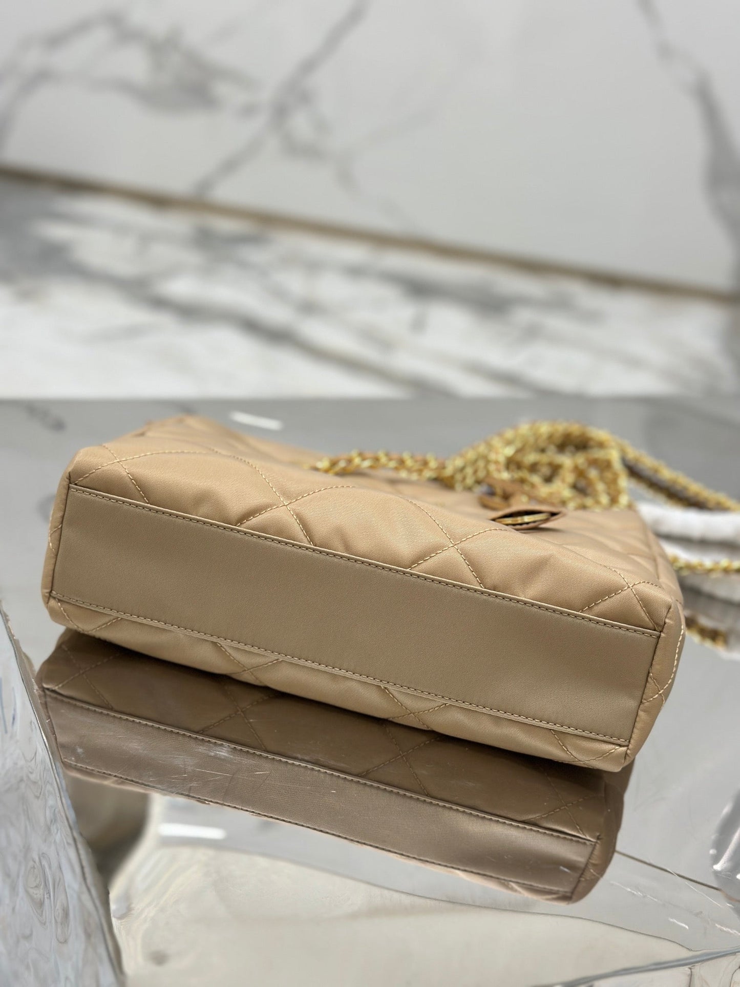 SAC HOBO VINTAGE 25 EN NYLON MATELASSÉ BEIGE FRANÇAIS CLAIR, QUINCAILLERIE DORÉ