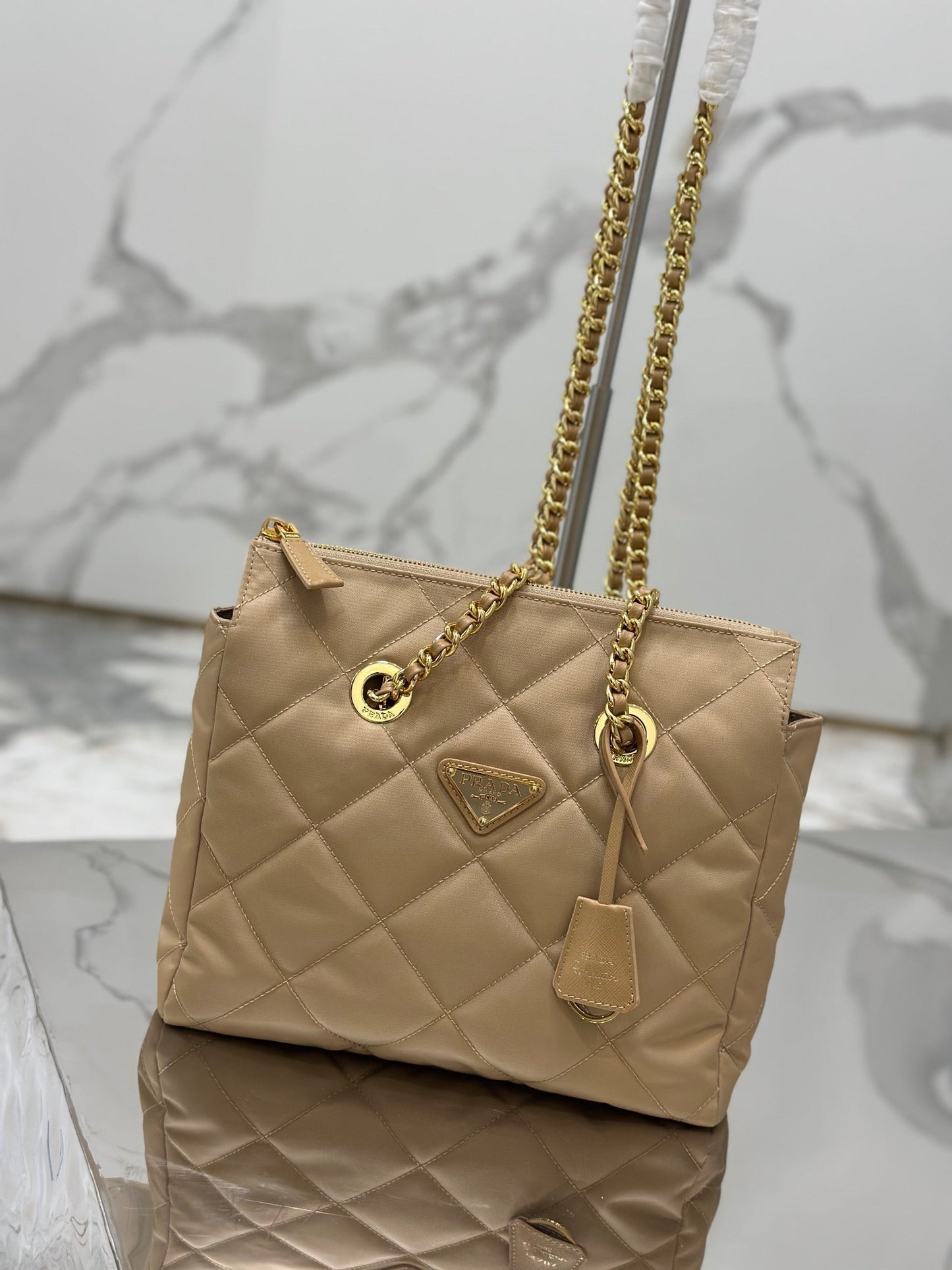 SAC HOBO VINTAGE 25 EN NYLON MATELASSÉ BEIGE FRANÇAIS CLAIR, QUINCAILLERIE DORÉ