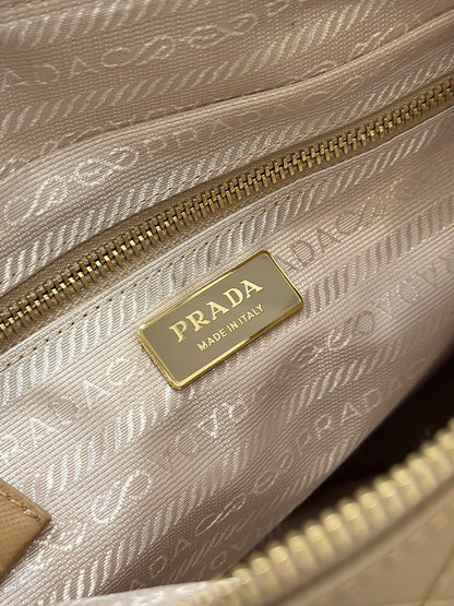 SAC HOBO VINTAGE 25 EN NYLON MATELASSÉ BEIGE FRANÇAIS CLAIR, QUINCAILLERIE DORÉ