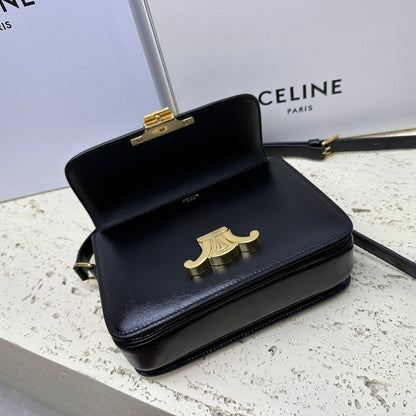TEEN TRIOMPHE 18 BLACK CLAFSKIN GOLD HARDWARE