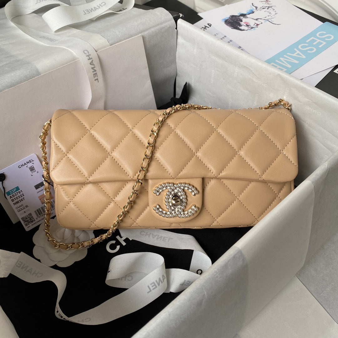 Pochette CC 26 avec chaîne en cuir de veau beige foncé