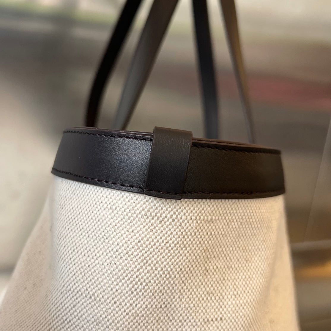 FLIP FLAP 38 EN LONA BLANCA Y PIEL DE CABRITO NEGRA