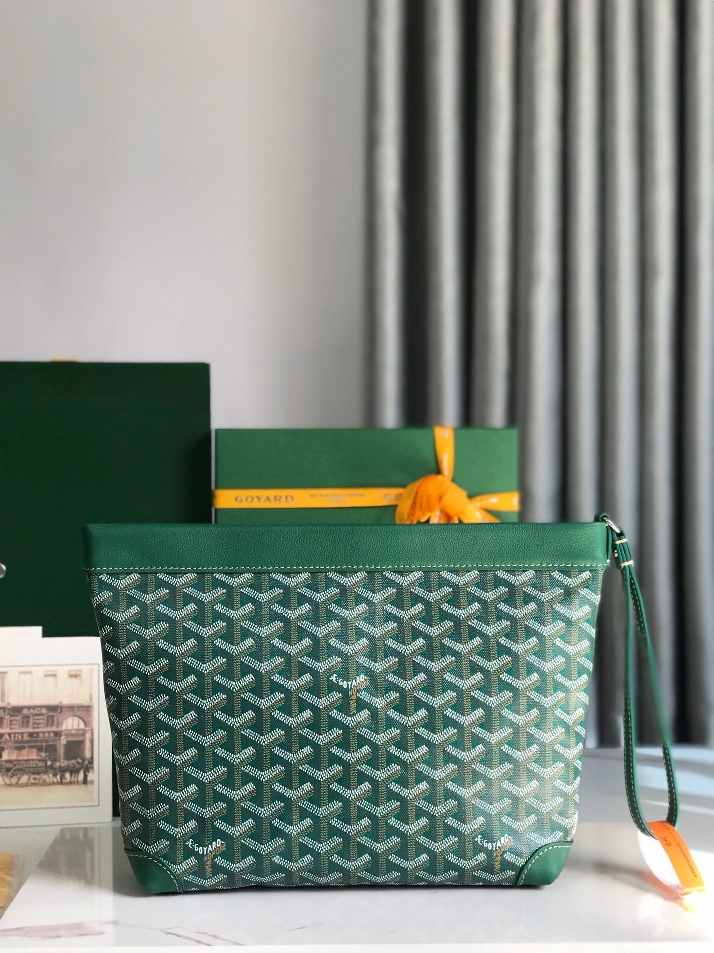 BOLSA CONTI 24 EN PIEL DE CORDERO VERDE Y LONA GOYARDINA
