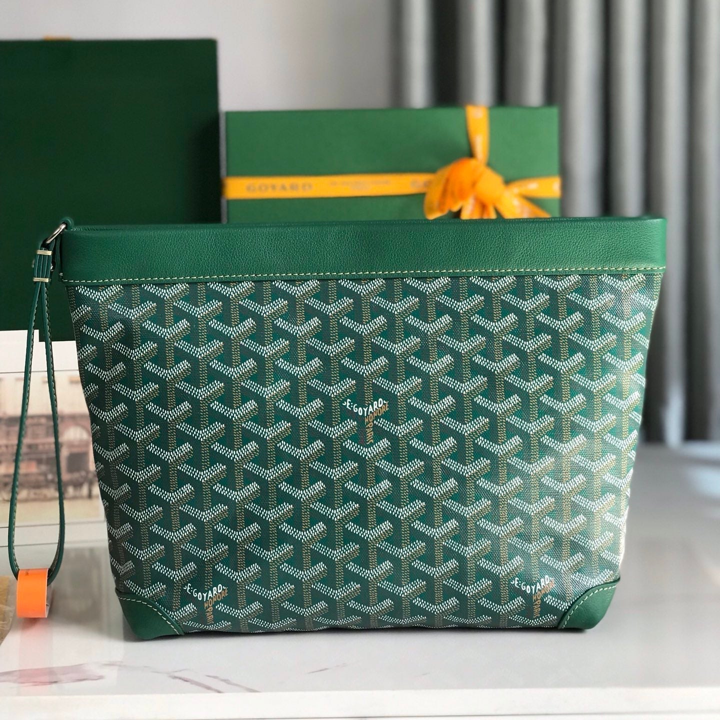 BOLSA CONTI 24 EN PIEL DE CORDERO VERDE Y LONA GOYARDINA