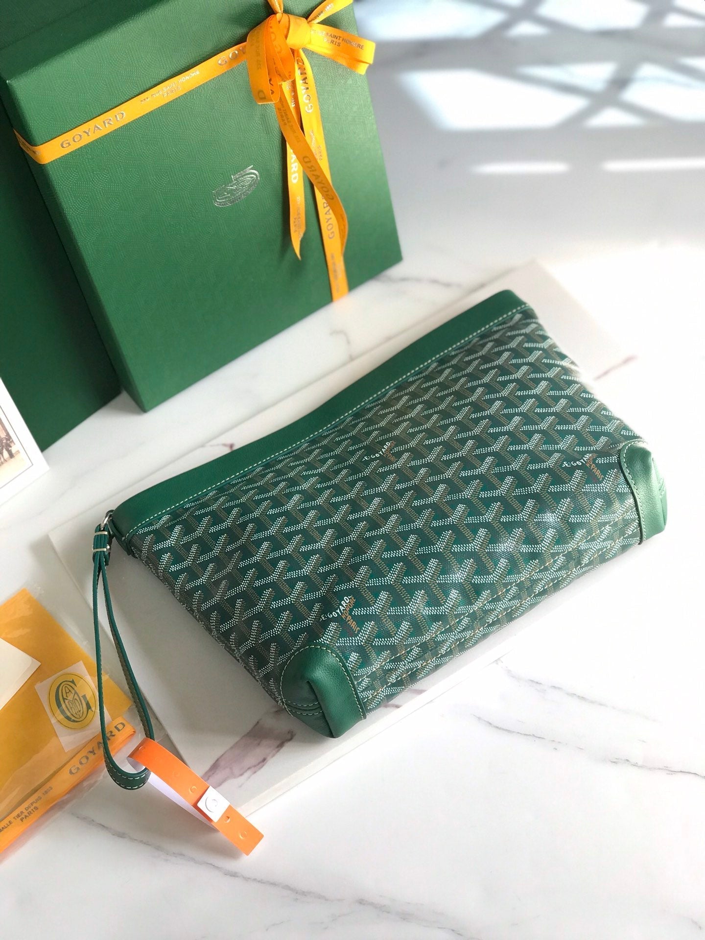 BOLSA CONTI 24 EN PIEL DE CORDERO VERDE Y LONA GOYARDINA