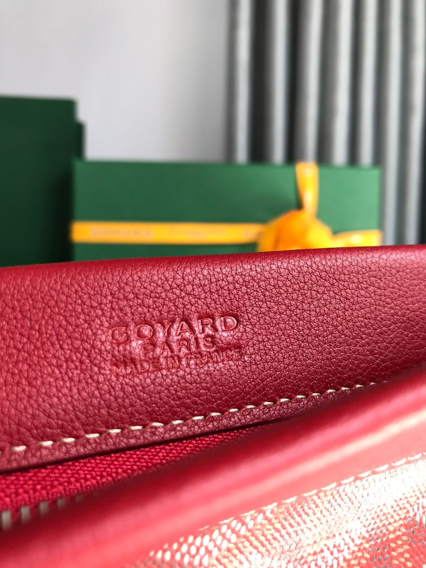 POCHETTE CONTI 24 EN CUIR D'AGNEAU ROUGE CLASSIQUE ET TOILE GOYARDINE