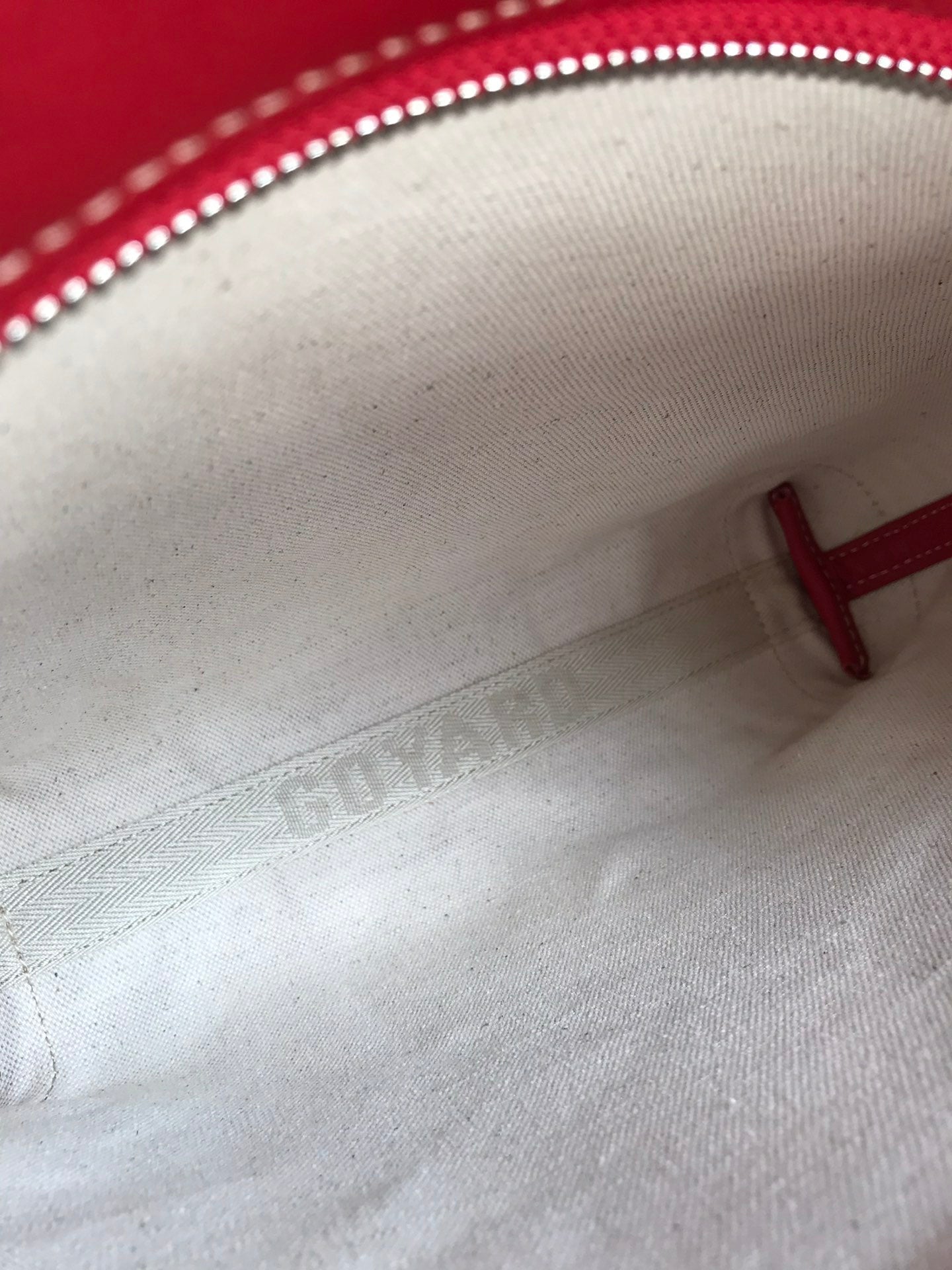 POCHETTE CONTI 24 EN CUIR D'AGNEAU ROUGE CLASSIQUE ET TOILE GOYARDINE