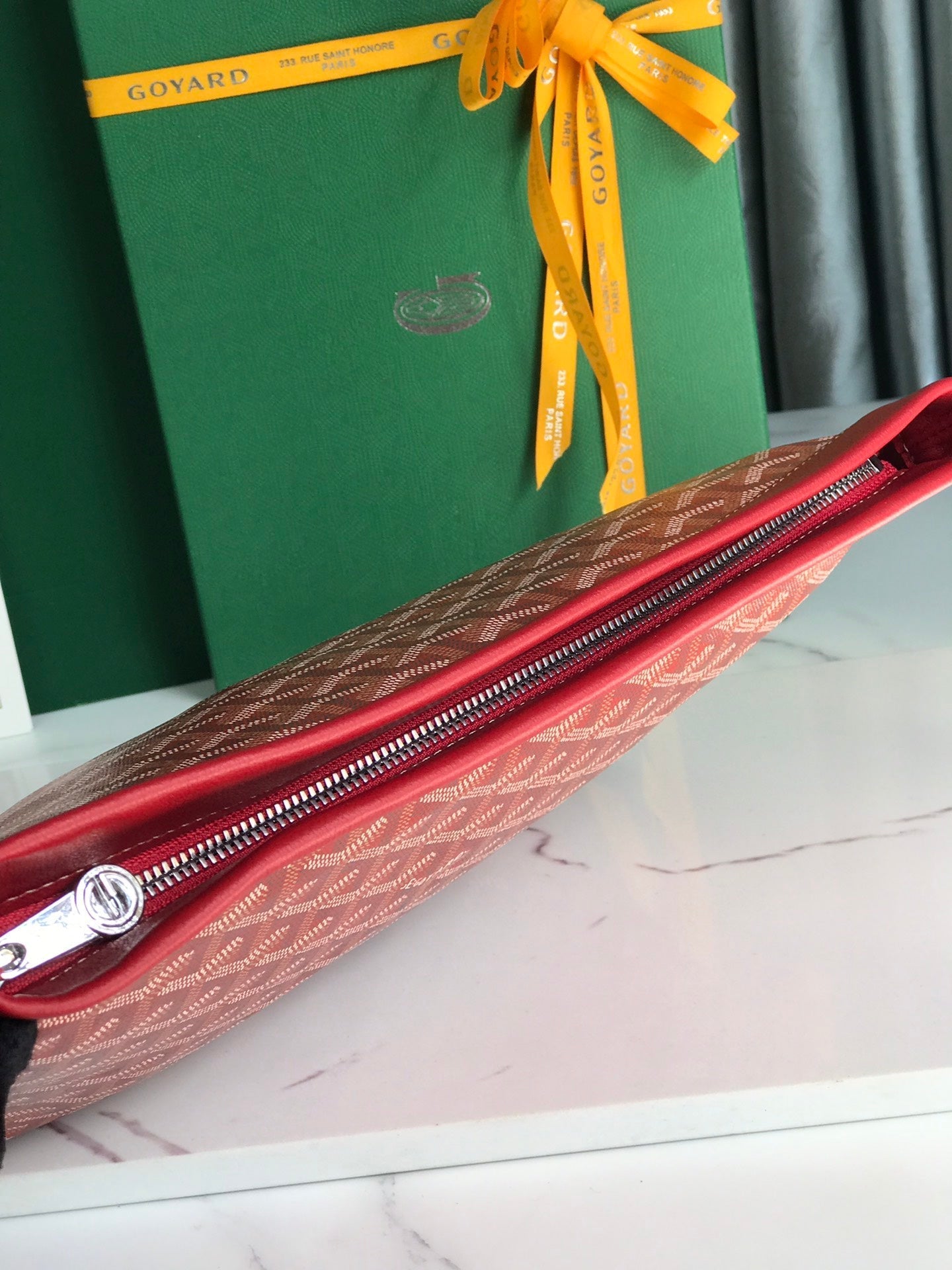 POCHETTE CONTI 24 EN CUIR D'AGNEAU ROUGE CLASSIQUE ET TOILE GOYARDINE