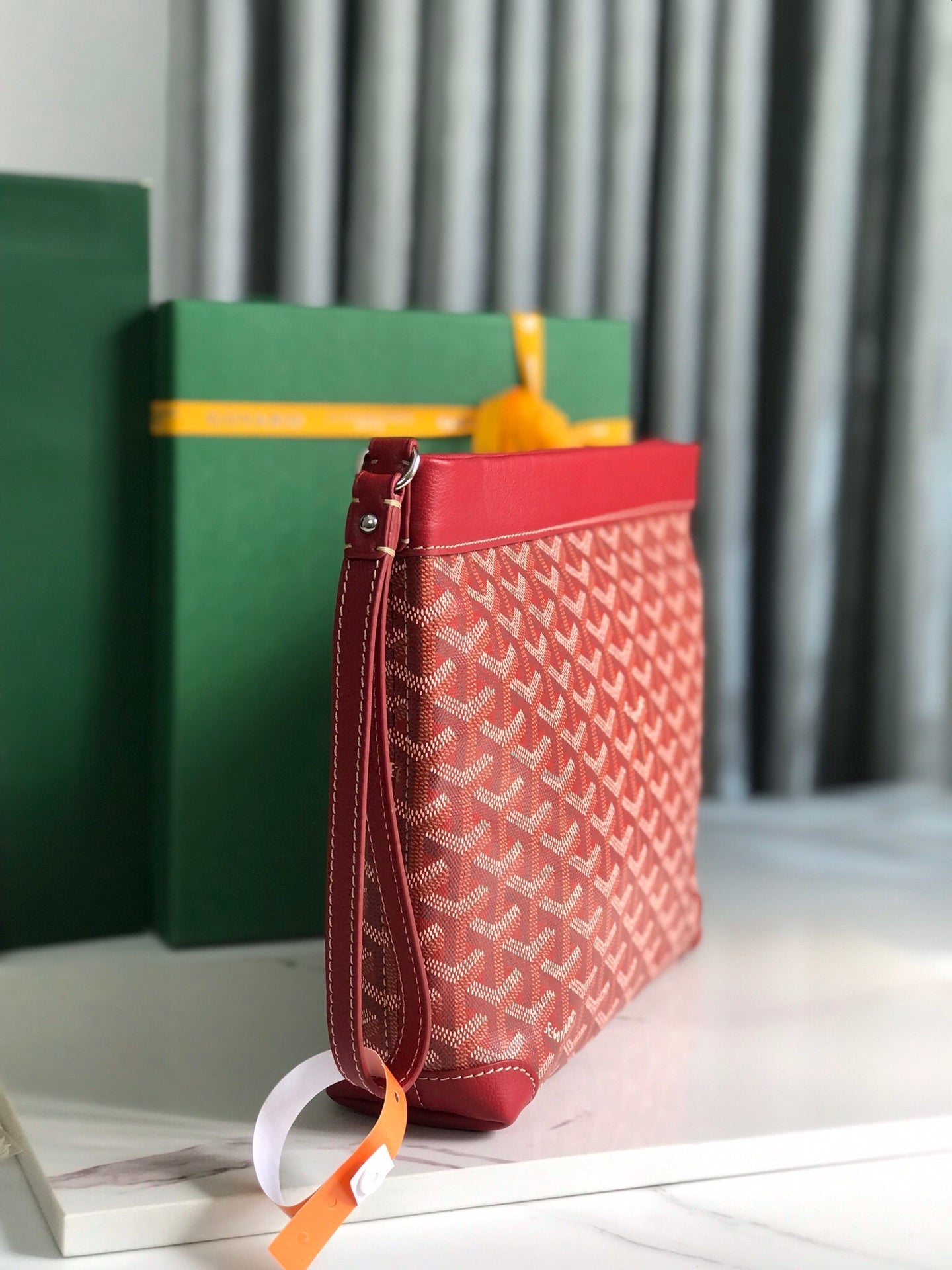 POCHETTE CONTI 24 EN CUIR D'AGNEAU ROUGE CLASSIQUE ET TOILE GOYARDINE