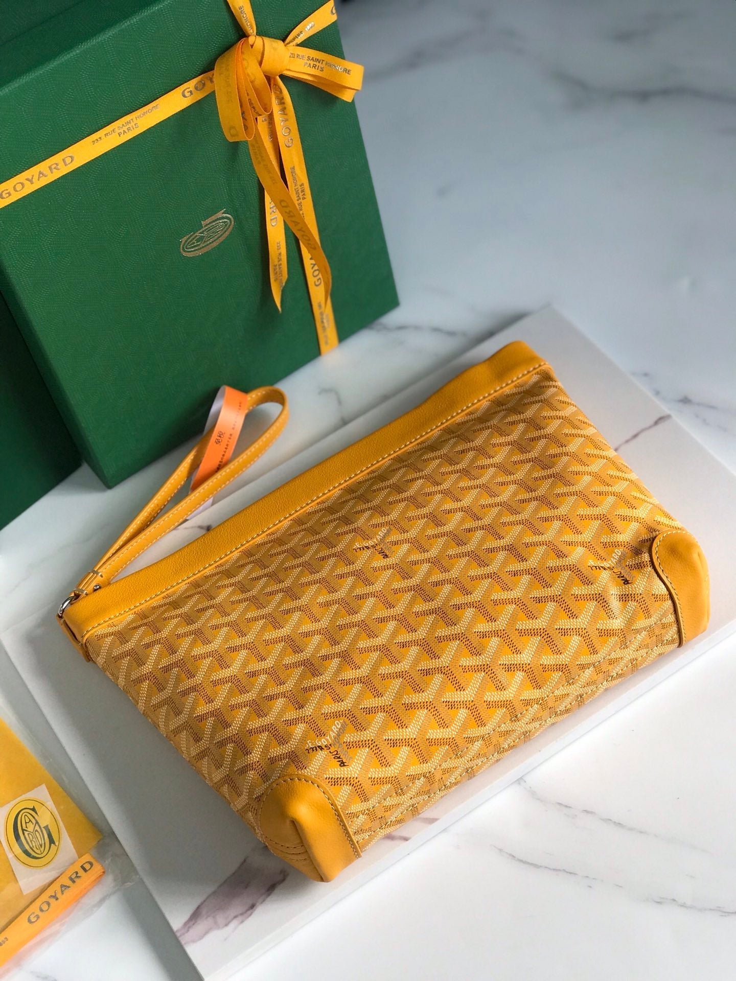 BOLSA CONTI 24 EN PIEL DE CORDERO AMARILLA Y LONA GOYARDINE
