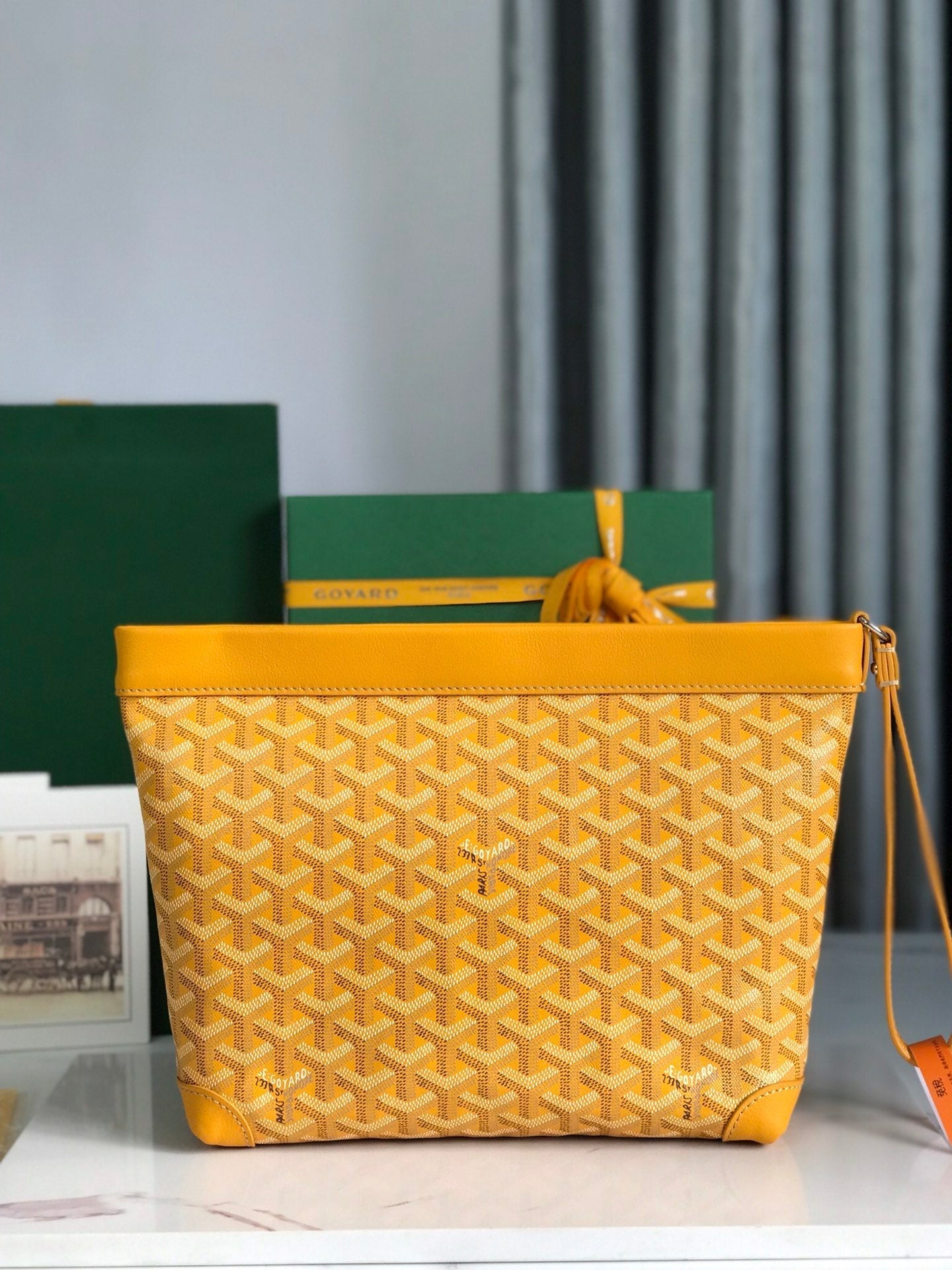 BOLSA CONTI 24 EN PIEL DE CORDERO AMARILLA Y LONA GOYARDINE