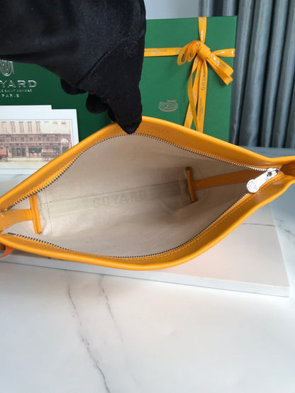 BOLSA CONTI 24 EN PIEL DE CORDERO AMARILLA Y LONA GOYARDINE