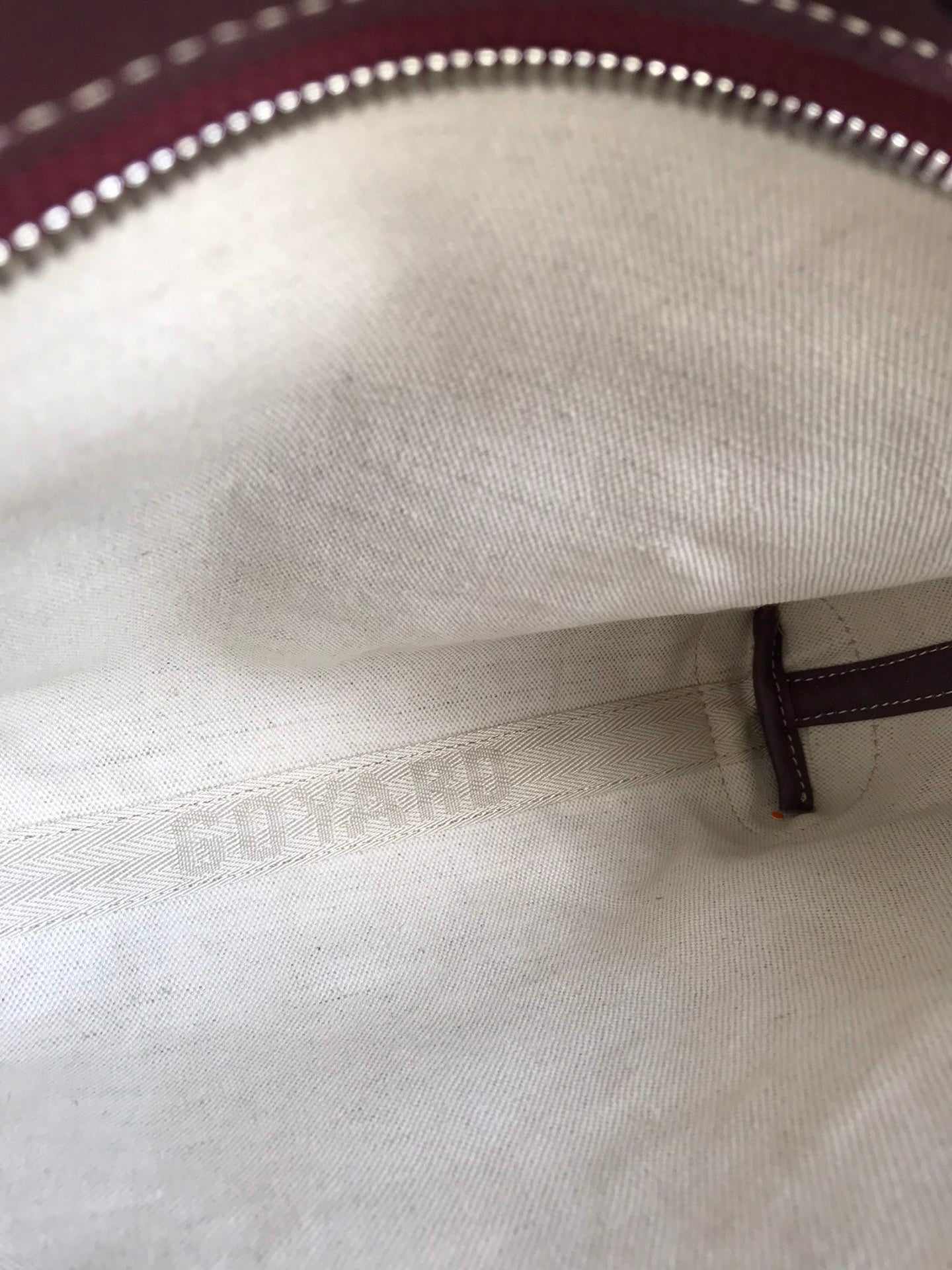 BOLSA CONTI 24 EN PIEL DE CORDERO ROJO VINO Y LONA GOYARDINE