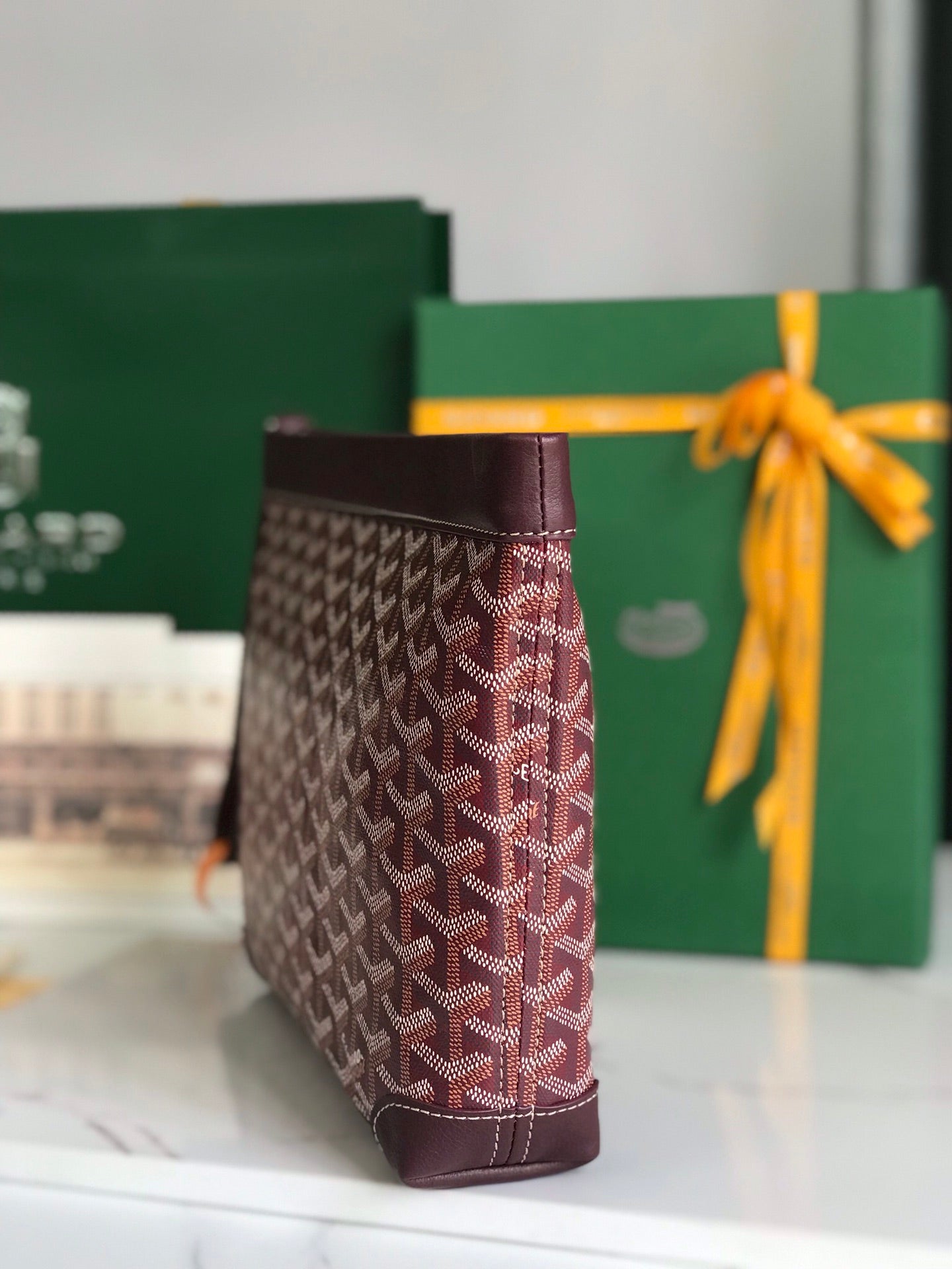 BOLSA CONTI 24 EN PIEL DE CORDERO ROJO VINO Y LONA GOYARDINE