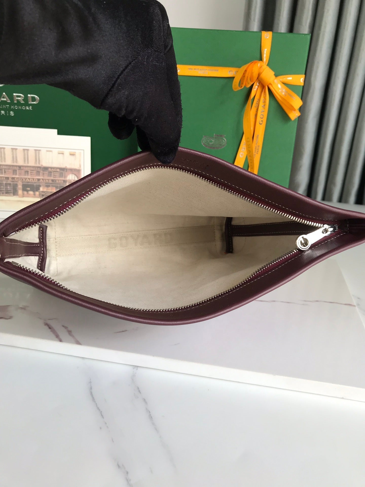 BOLSA CONTI 24 EN PIEL DE CORDERO ROJO VINO Y LONA GOYARDINE