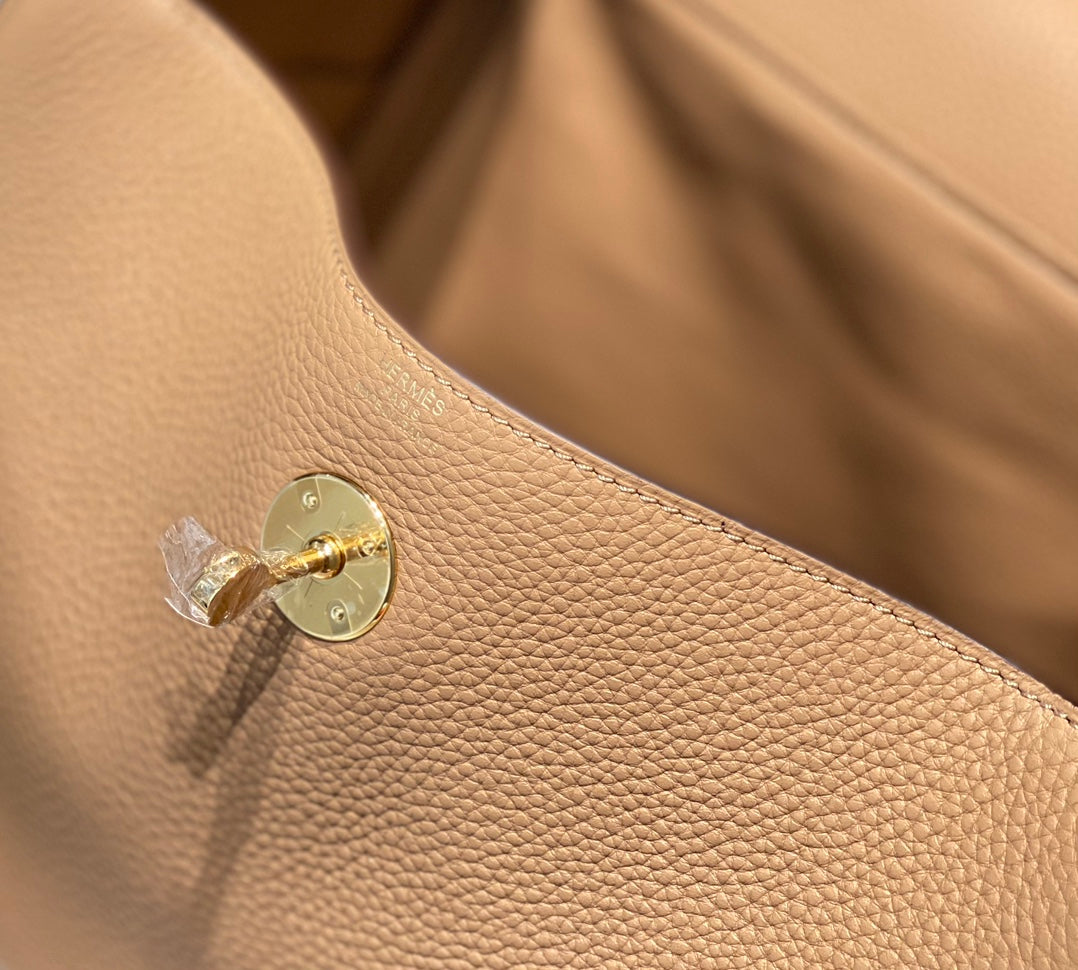 BOLSO HM LINDY 30 PIEL TAURILLON CLEMENCE CAMEL