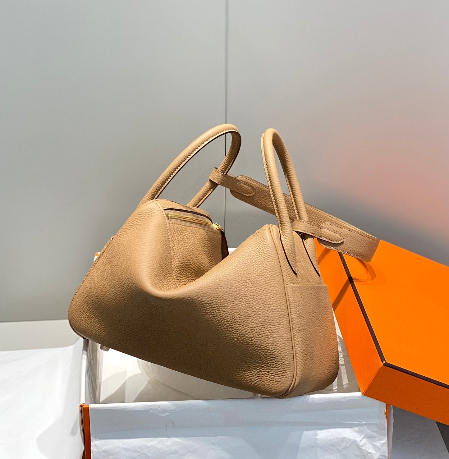 BOLSO HM LINDY 30 PIEL TAURILLON CLEMENCE CAMEL