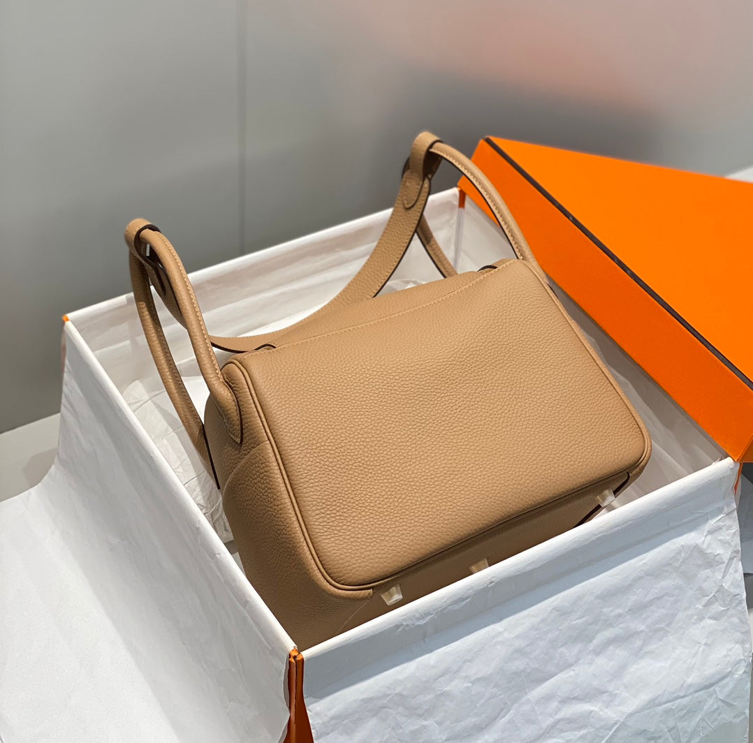 BOLSO HM LINDY 26 PIEL TAURILLON CLEMENCE CAMEL