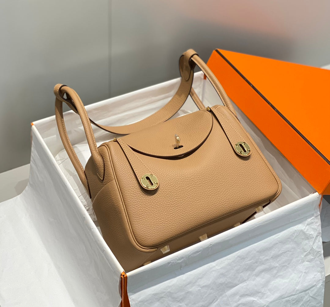 BOLSO HM LINDY 26 PIEL TAURILLON CLEMENCE CAMEL