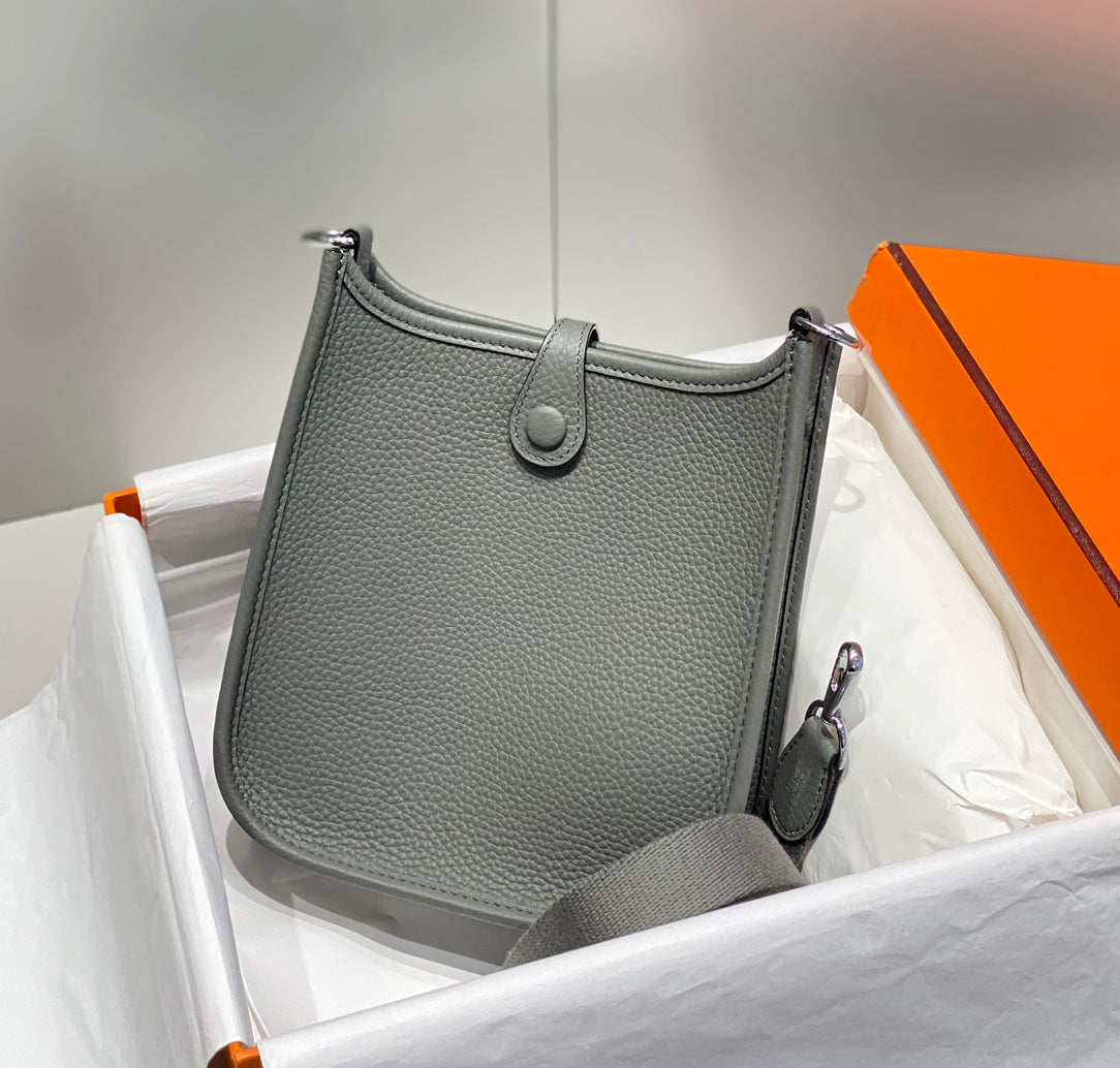 Mini Evelyne 18 cm gris humo Togo herrajes plateados