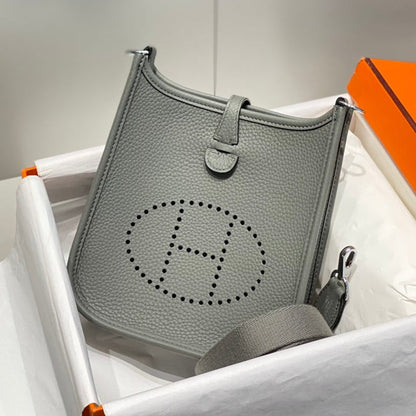 Mini Evelyne 18 cm gris humo Togo herrajes plateados