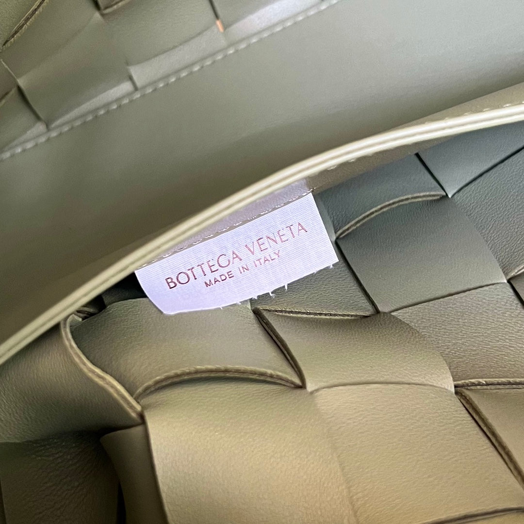 CASETE PEQUEÑO DE 22 EN PIEL DE CORDERO BEIGE EICRU