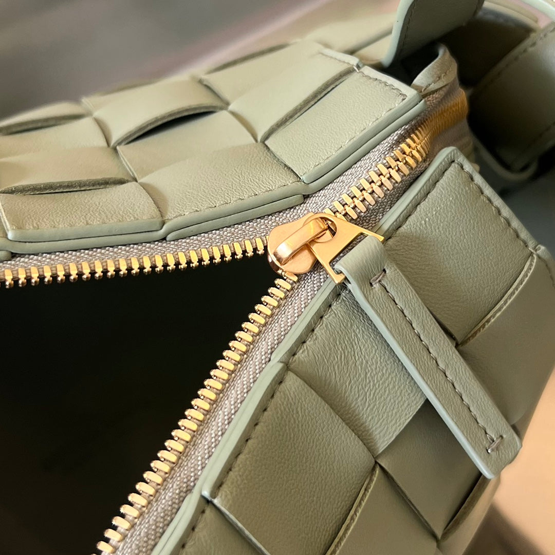 CASETE PEQUEÑO DE 22 EN PIEL DE CORDERO BEIGE EICRU