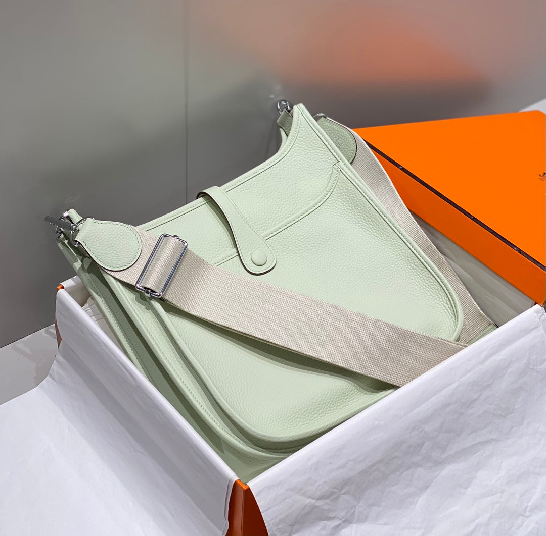 Evelyne 29 cm Verde Glacial Togo Herrajes Plateados
